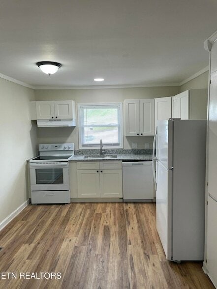 Building Photo - 440 W Outer Dr