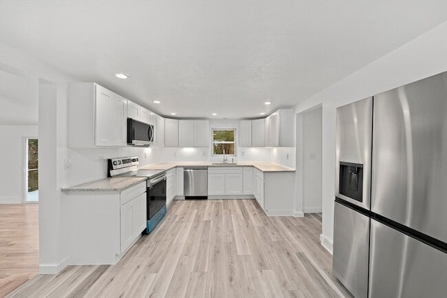 Building Photo - 4 Oaken Bucket Ln