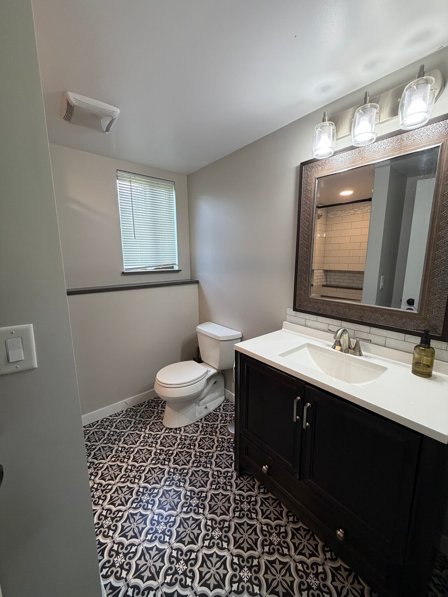Building Photo - 4544 Hillview Shr
