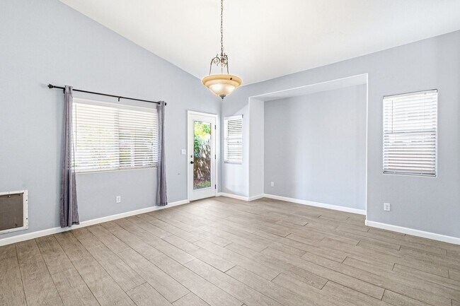 Building Photo - 8111 Desert Cloud Ave