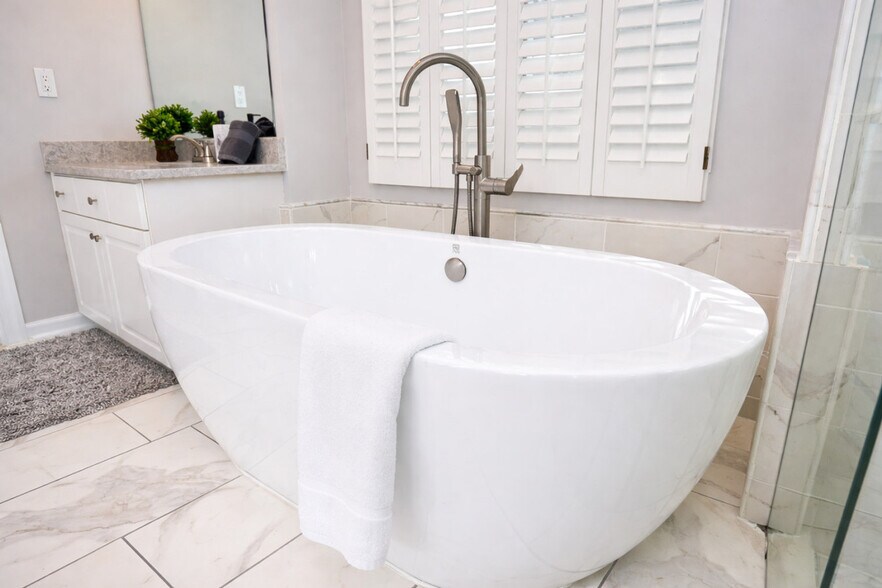 Building Photo - 10301 Rougemont Ln