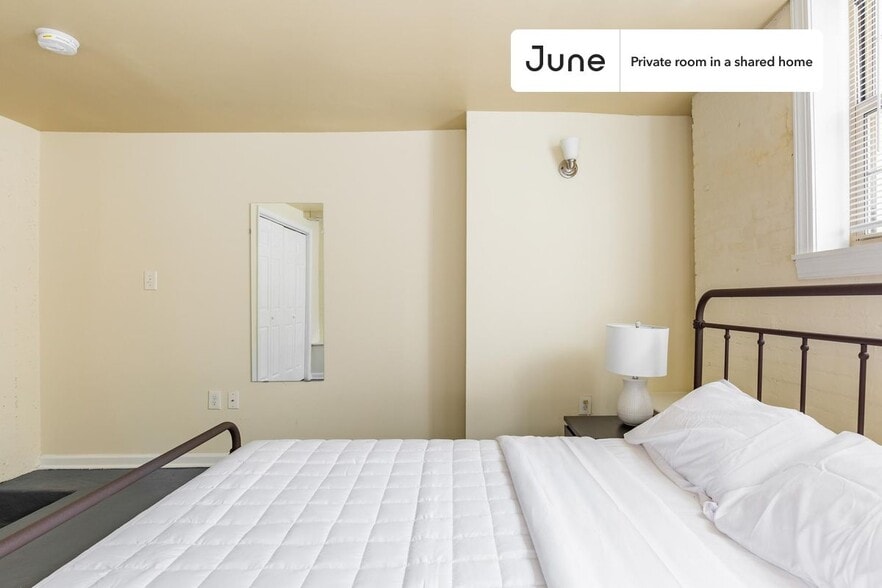 Building Photo - Room in Shared 4 bed/2 bath home