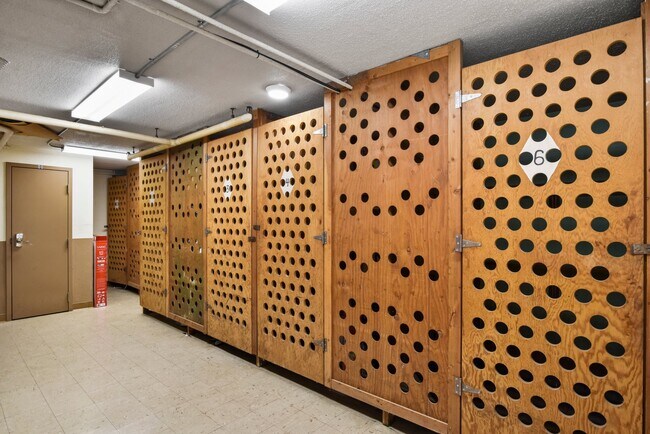 Building Photo - 934 High St