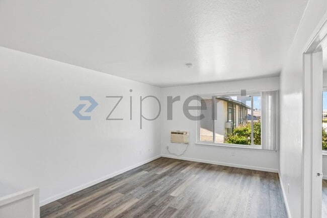 Building Photo - Unit 206
