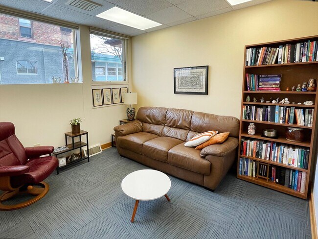 Building Photo - 1920 Monroe St