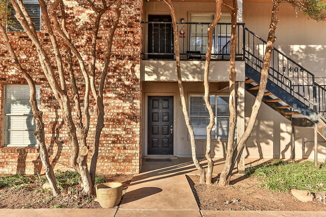 Building Photo - 7406 Waco Ave