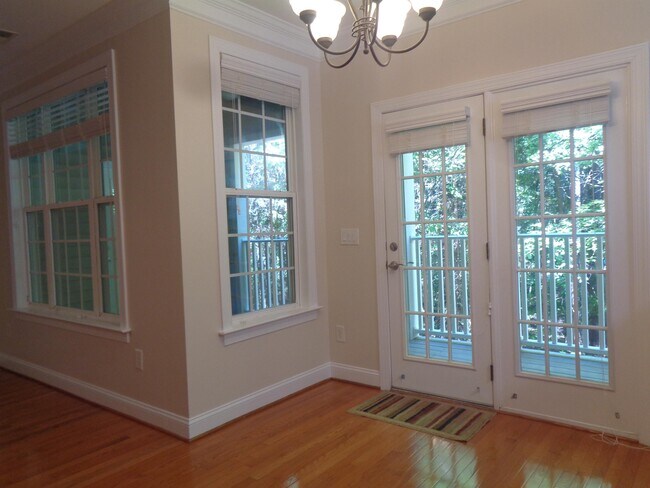 Building Photo - 914 Providence Glen Dr