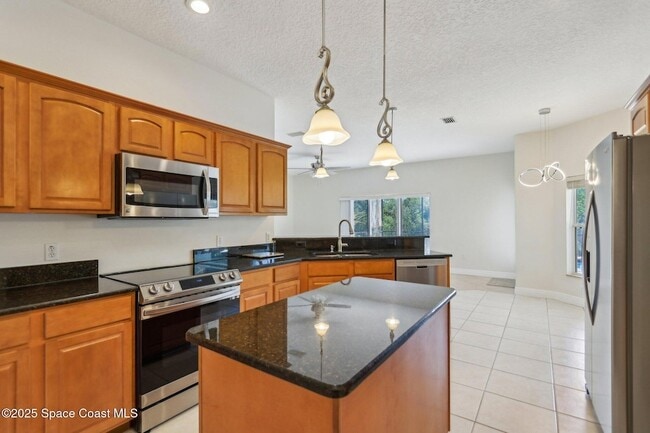 Building Photo - 929 Hialeah St