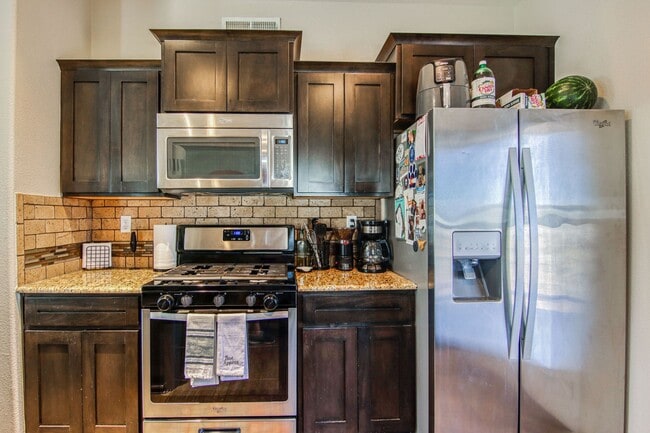 Building Photo - Beautiful Modern & Contemporary House 3 beds-2 baths in 79932