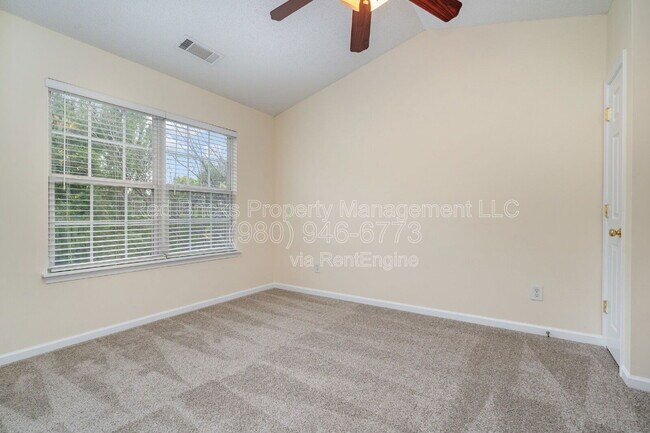 Building Photo - 16849 Greenlawn Hills Ct