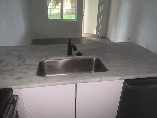 Building Photo - 816 NW 3rd St