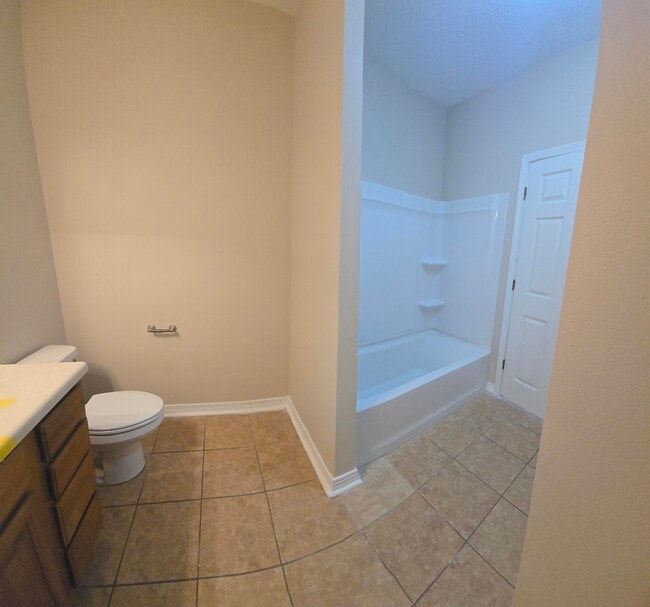 Building Photo - 204 Ann Cir