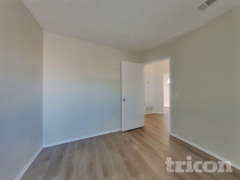 Building Photo - 1480 Medallion Ct