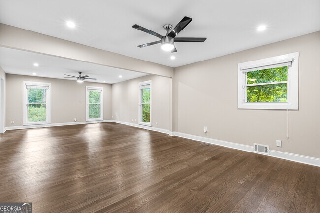 Building Photo - 629 Willivee Dr