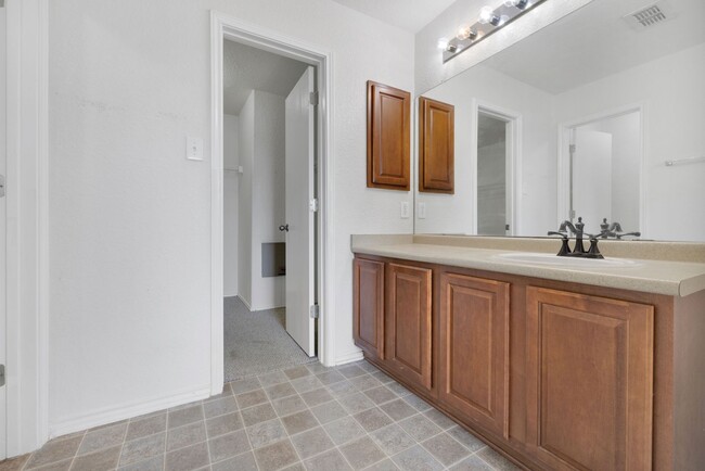 Building Photo - Stylish 3-Bedroom Home with Expansive Pati...