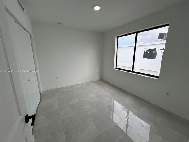 Building Photo - 14568 SW 261 St Ter