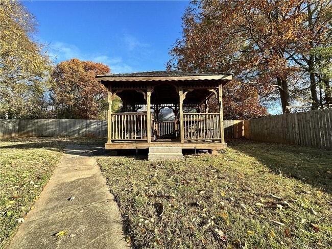 Building Photo - 503 Concord Woods Dr SE