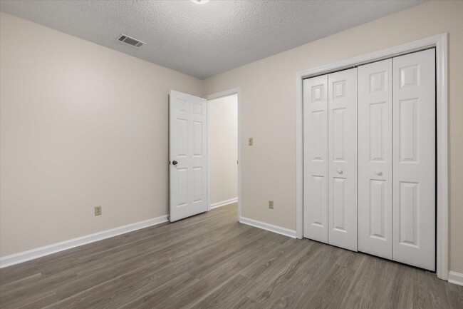 Building Photo - 3588 Wexford Ct