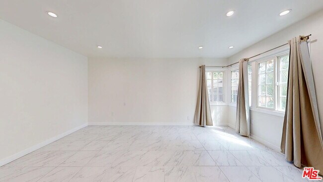 Building Photo - 19022 Sylvan St