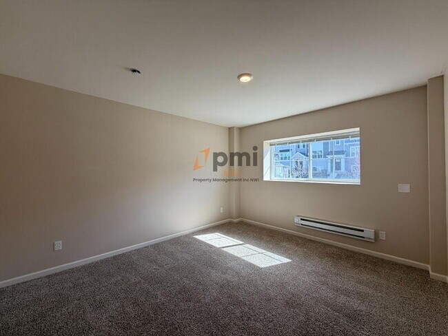 Building Photo - 8726 Orchid Dr