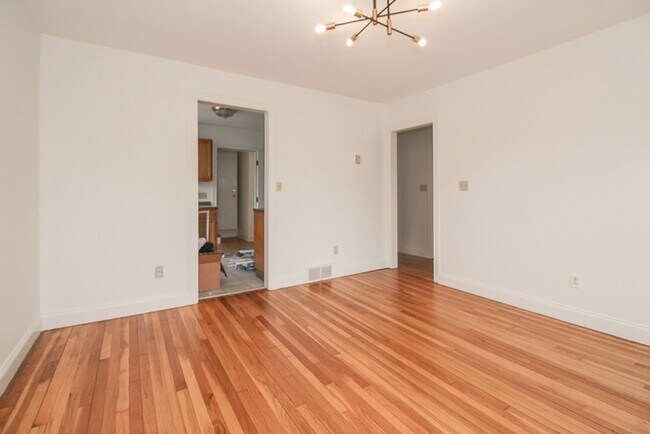 Building Photo - 3372 Sutton Rd