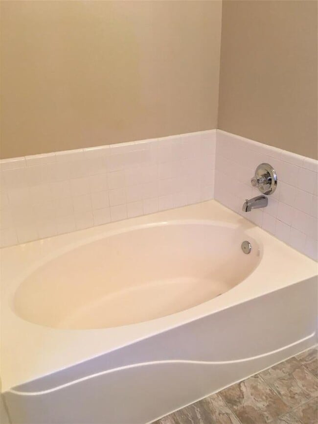 Building Photo - Eagle Mountain ISD 3 bedroom 2.5 bath plus office!