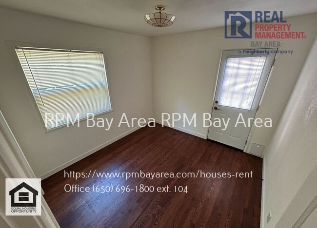Building Photo - Spacious and Classic Home in Mountainview ...