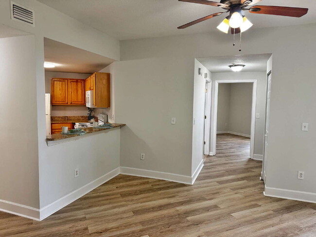 Building Photo - Newly Renovated Ground Floor 1 BR/1 BA Condo!