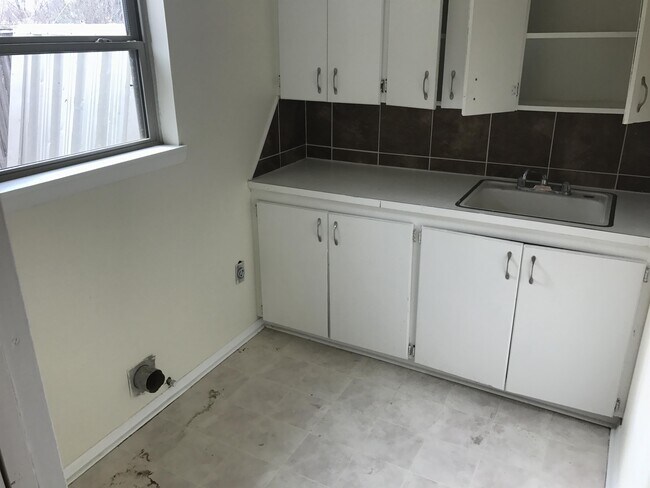 Building Photo - 205 W 34th St