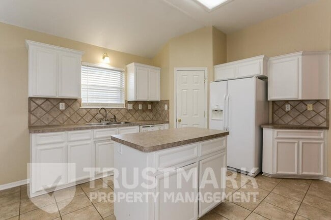 Building Photo - 4300 Capri Dr