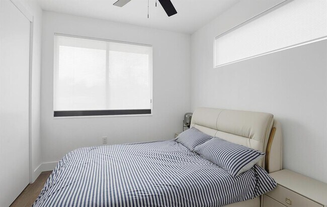 Building Photo - 1208 W Oltorf St