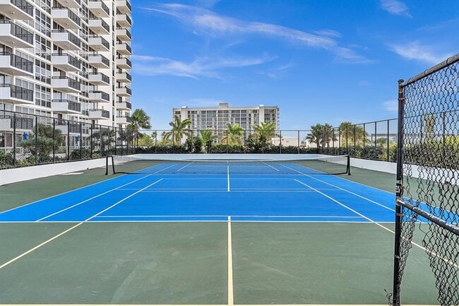 Building Photo - 525 N Ocean Blvd