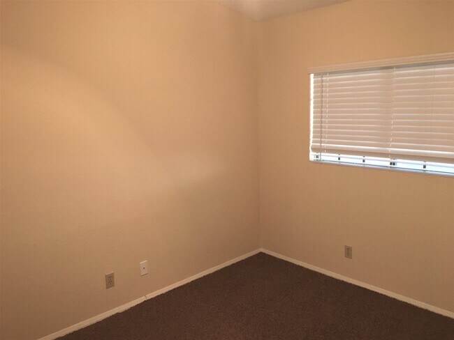 Building Photo - **EXCELLENT 3br/2.5ba/2carport TOWNHOUSE (GUADALUPE & GILBERT)**