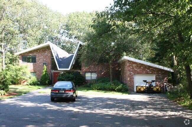 Building Photo - Ridge Court