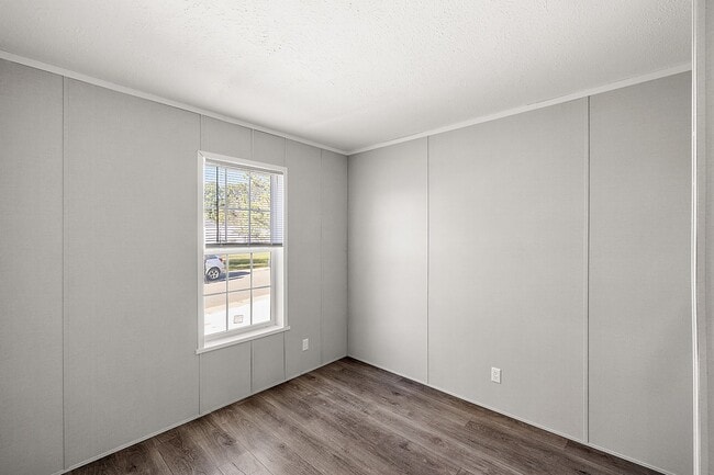 Building Photo - 2805 Viewfield Ln