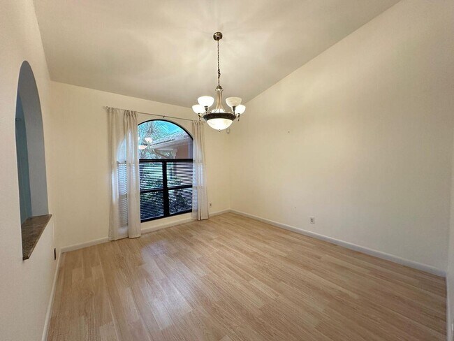 Building Photo - 1180 SW Mirror Lake Cove