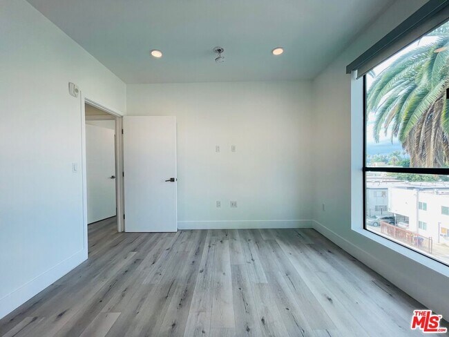 Building Photo - 14612 Calvert St