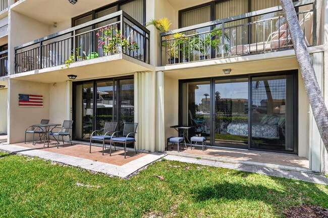 Building Photo - 2401 Marina Isle Way