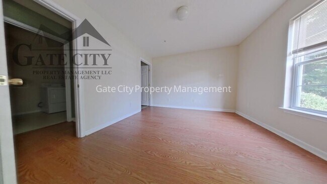 Building Photo - 905 Hanahan Ct