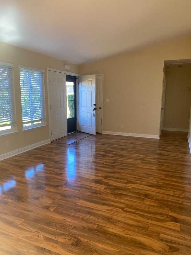 Building Photo - 623 Spar Dr