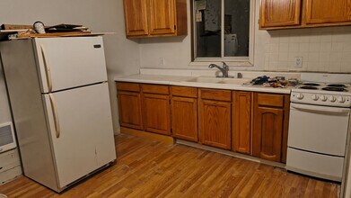 Building Photo - 412 W Main St