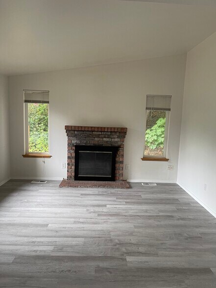 Building Photo - 242 Bower Ln