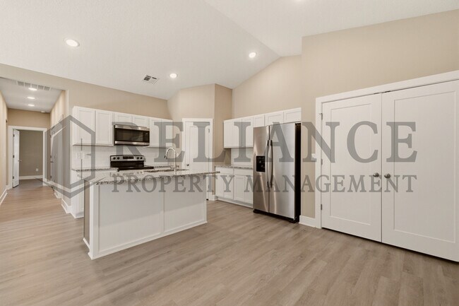 Building Photo - 2755 S Greenleaf St