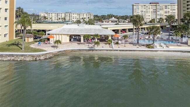 Building Photo - 4775 Cove Cir