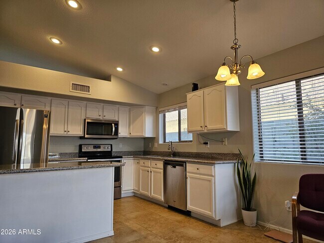 Building Photo - 1605 W Geronimo St