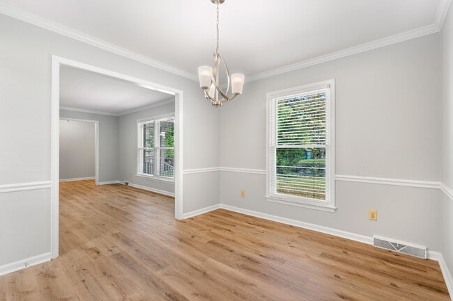 Building Photo - 3803 Derbyshire Dr