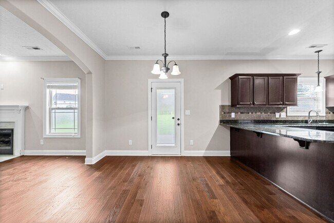 Building Photo - 880 Cherry Blossom Ln