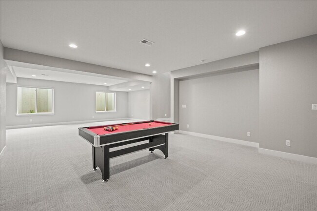 Building Photo - $7,495.00, Stunning 6 bed, 5 bath Ranch-St...