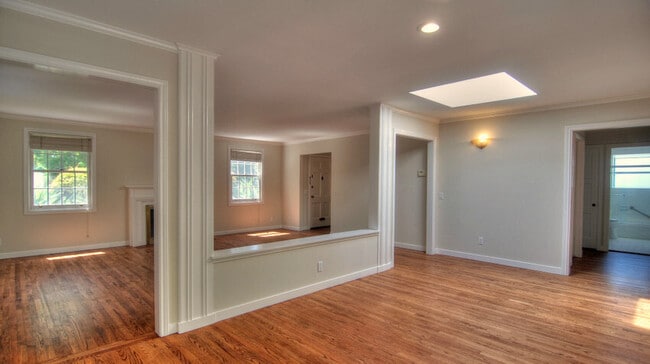 Building Photo - 2121 Middlefield Rd