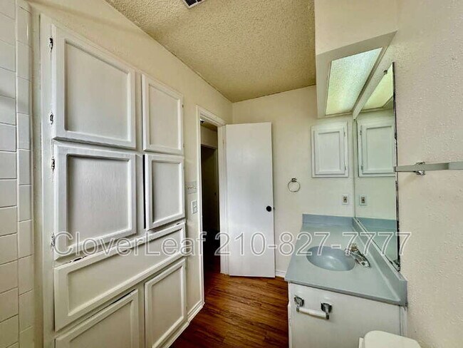 Building Photo - 10565 Starcrest Dr